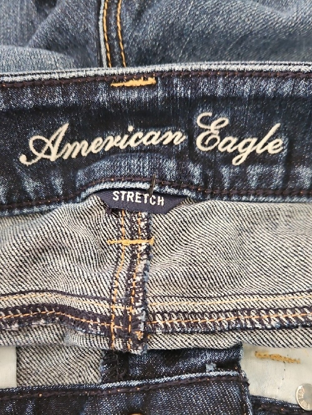 American Eagle Dark Distressed Blue Jeans. Size 2 Inseam 25" Rise 5.5" - Picture 3 of 8